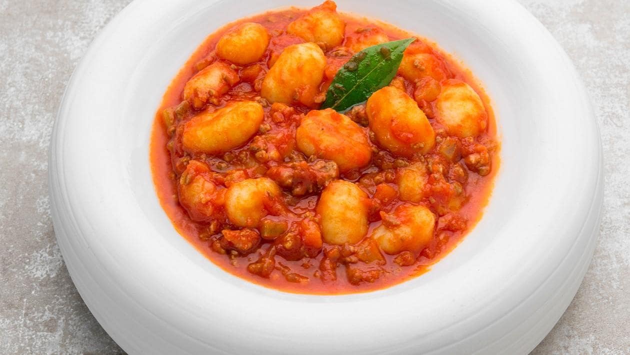 Gnocchi al ragù classico – - Ricetta